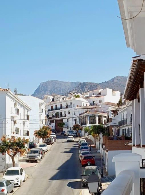 Limerencia: Tu Hogar En Este Blanco Pueblo 弗里希利亚纳 外观 照片